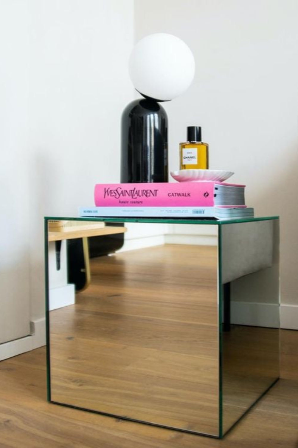 Lujolab.-Modern Tasarım Aynalı Pleksi Küp Sehpa-Sehpa-2-Milagron.com