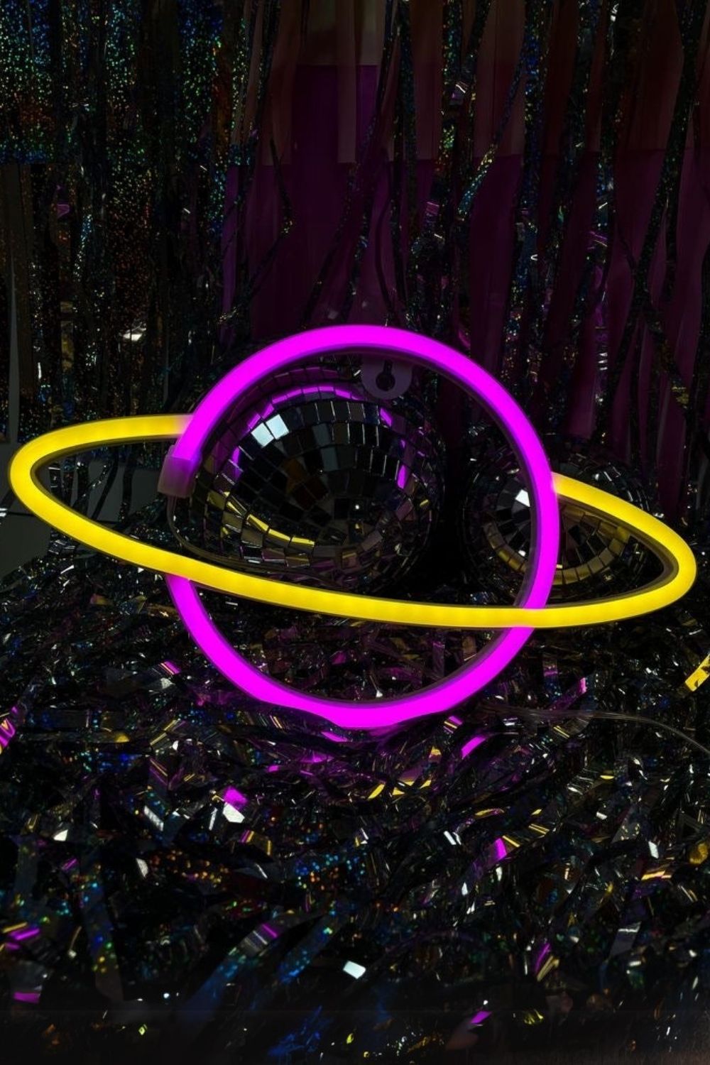 Lujolab.-Neon Gezegen Duvar Süsü-Duvar Süsü-1-Milagron.com