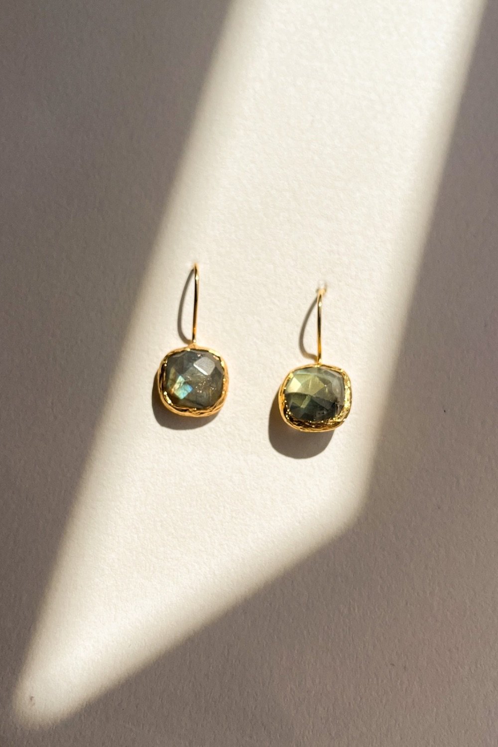 Lunysian-Labradorit Mini Küpe-Küpe-1-Milagron.com