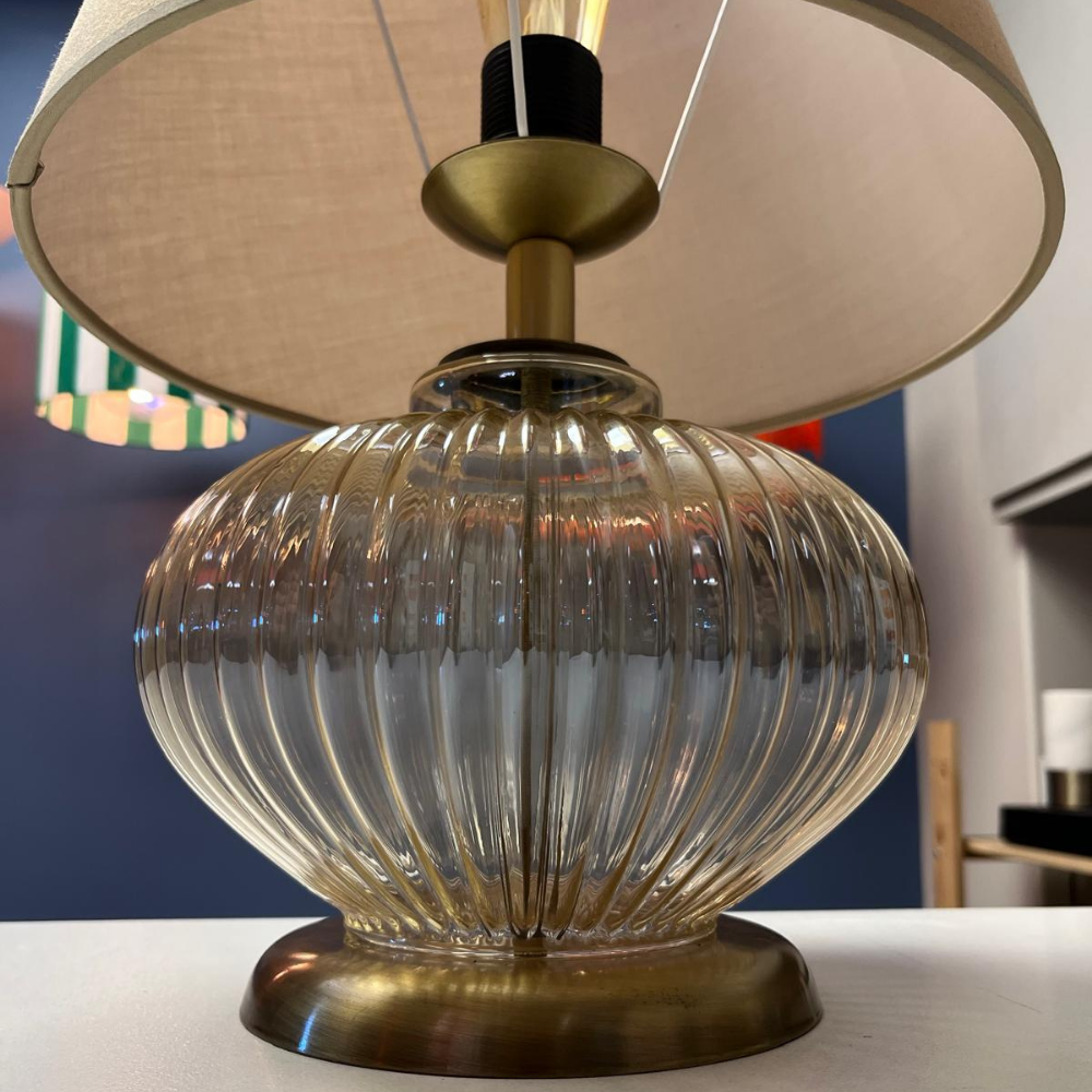 Amber Üfleme Cam Gövdeli Şık Abajur