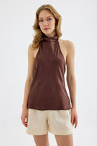 Veyra Silk Effect Viskon Halter Bluz - Kahverengi
