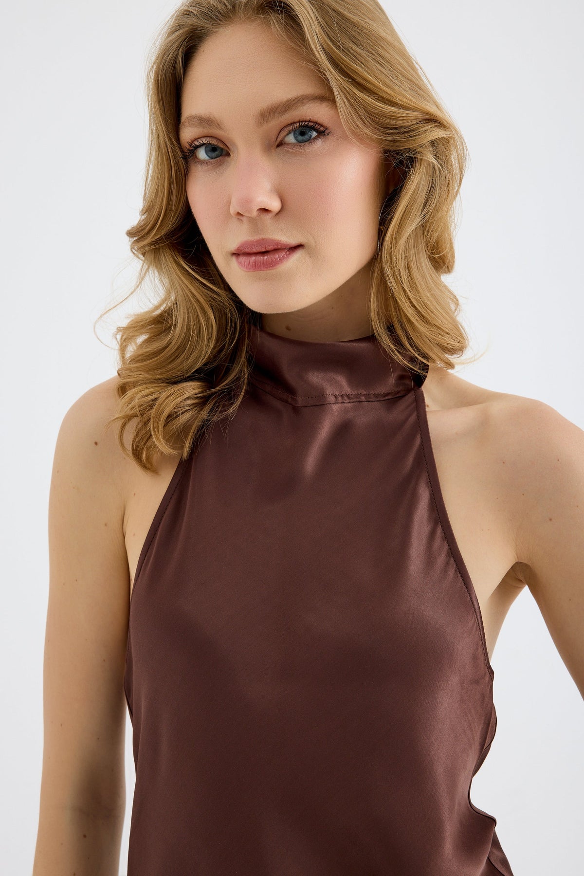Veyra Silk Effect Viskon Halter Bluz - Kahverengi