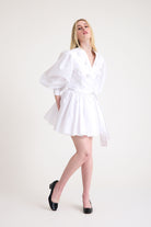 Kruvaze Kapamalı & Üzeri Dekoratif Boncuk İşlemeli Beyaz Tafta Mini Elbise - 3