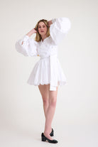 Kruvaze Kapamalı & Üzeri Dekoratif Boncuk İşlemeli Beyaz Tafta Mini Elbise - 4