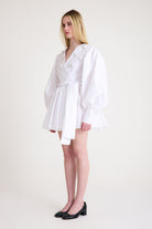 Kruvaze Kapamalı & Üzeri Dekoratif Boncuk İşlemeli Beyaz Tafta Mini Elbise - 5