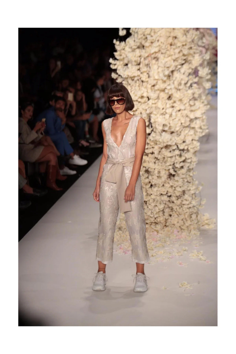 V-yakalı & Şifon Üzeri Payetli Özel Tasarım Şık Tulum - 0