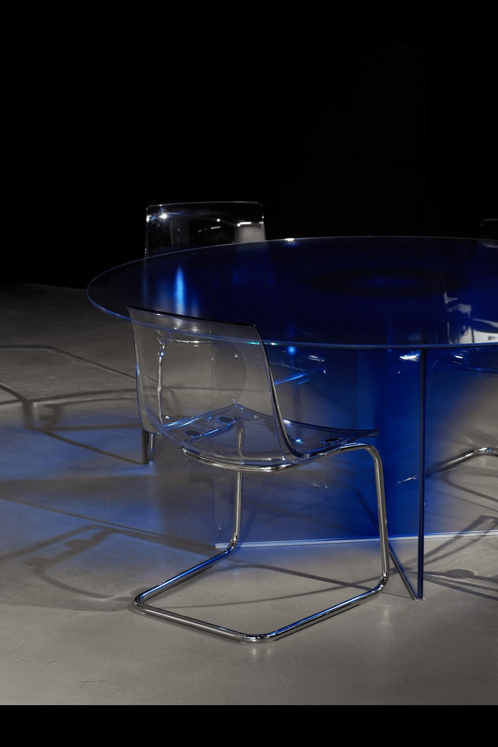 Metastudio-Gravity Yemek Masası-Masa-3-Milagron.com