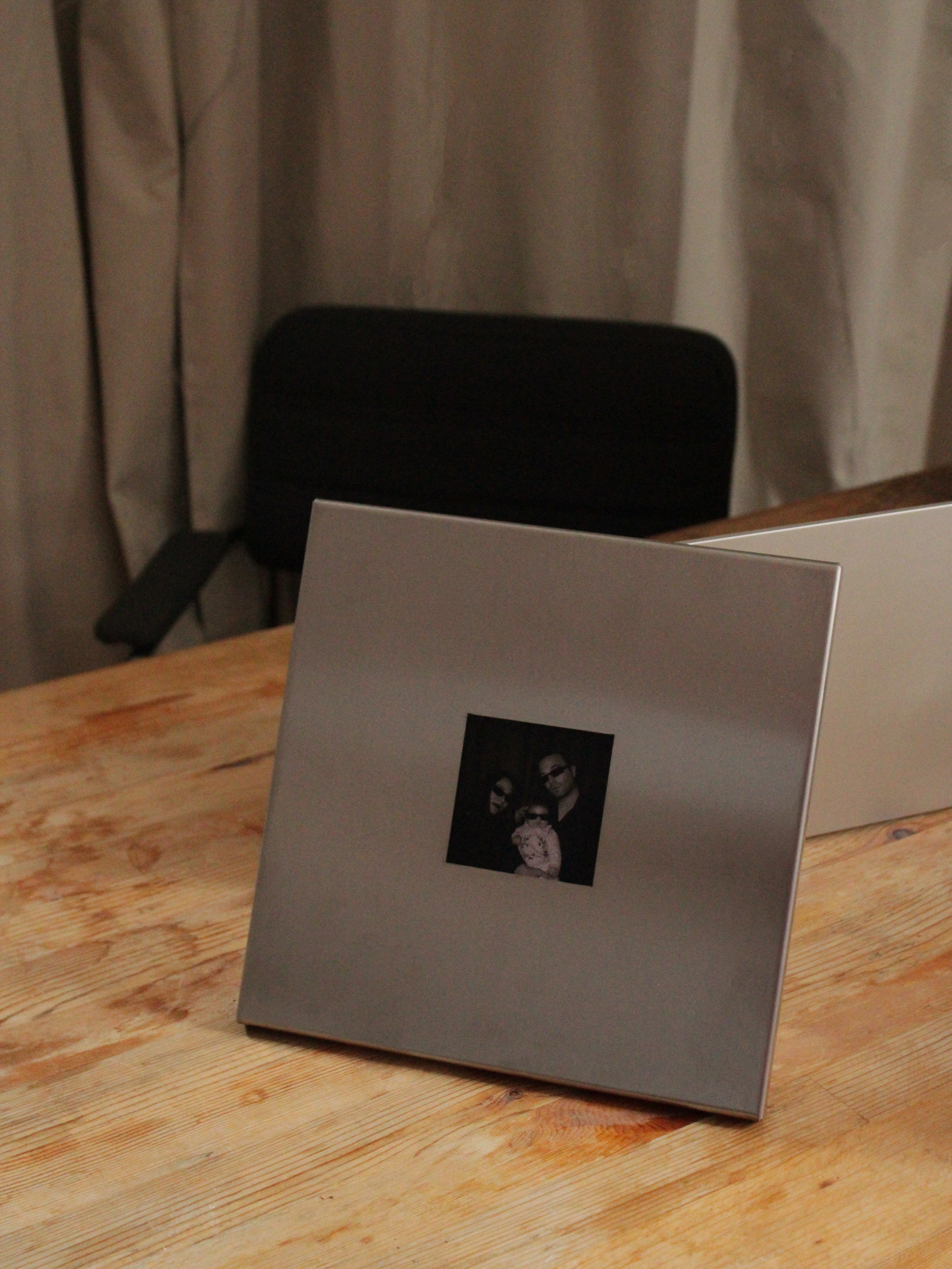 Milnoi-Modern Metal Çerçeve Tasarımı-Çerçeve-2-Milagron.com