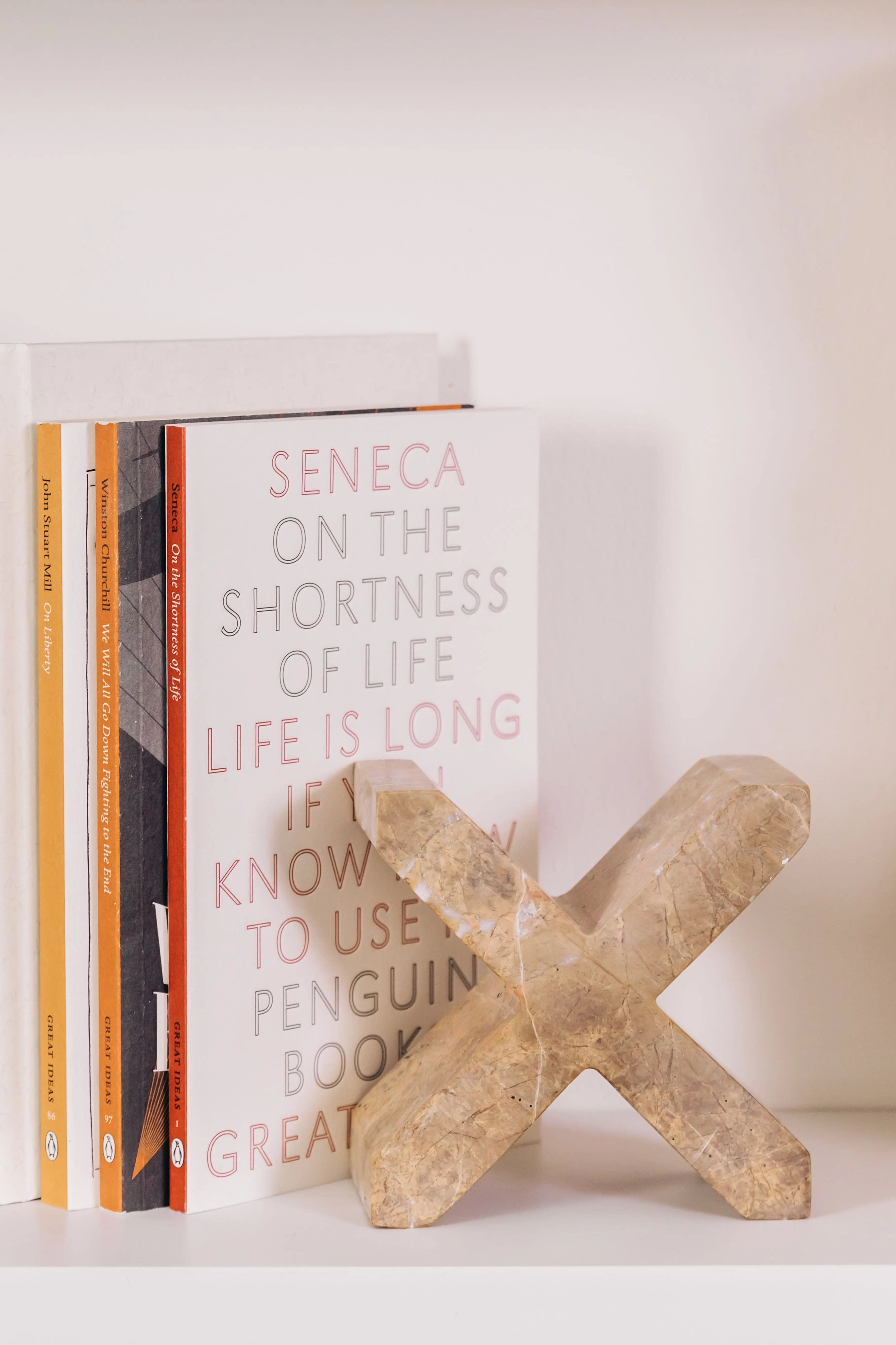 Pyra Ember - Kitap Tutucu