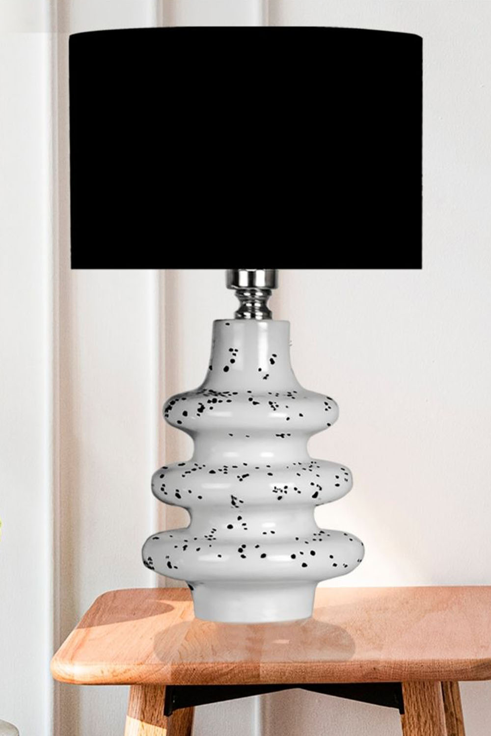 Moena Studio-Atlanta Beyaz Üzeri Siyah Benekli Seramik Abajur – Siyah Başlık-Abajur-5-Milagron.com
