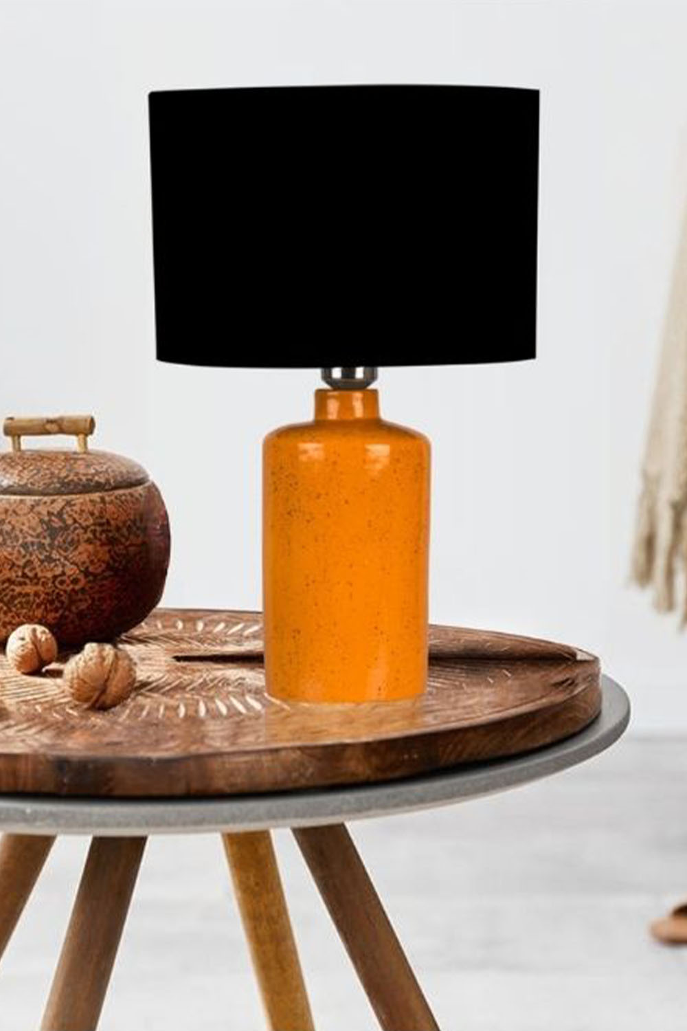 Moena Studio-Delhi Turuncu Seramik Abajur – Siyah Şapkanın Kontrast Şıklığı-Abajur-4-Milagron.com