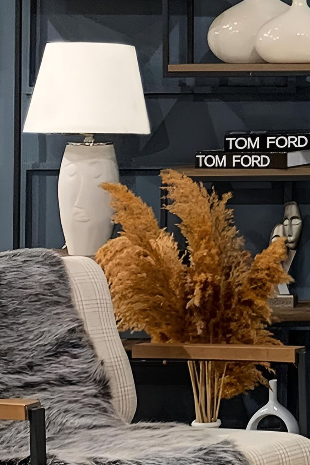 Moena Studio-El Yapımı Modern Barcelona Abajur – Krem Seramik Yüz Formlu, Krem Başlıklı Tasarım-Abajur-3-Milagron.com