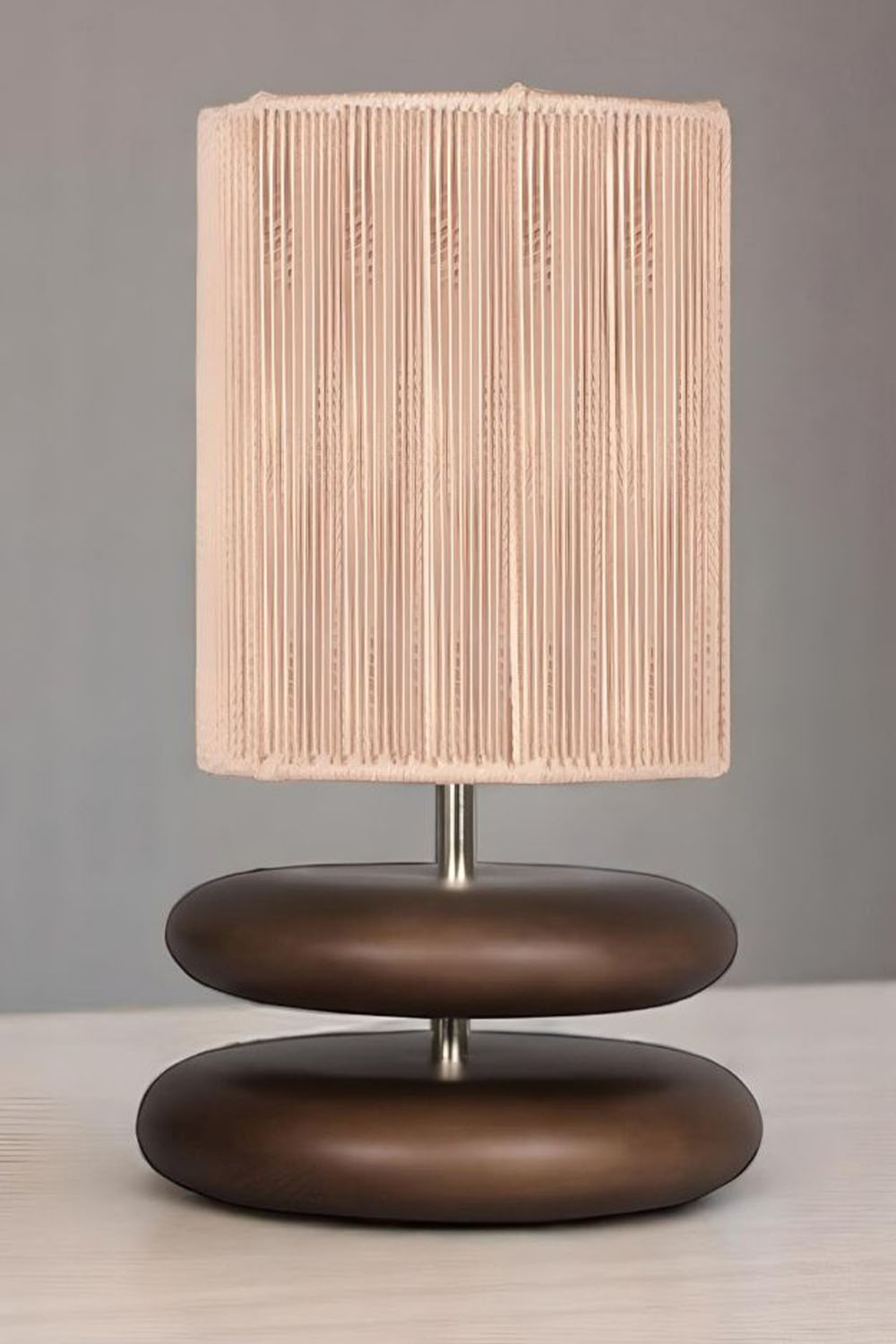 Moena Studio-Kızıl Kahve Ahşap Gövdeli Masa Lambası – Bej Örgü Şapkalı El Yapımı Tasarım-Abajur-3-Milagron.com