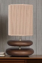 Moena Studio-Kızıl Kahve Ahşap Gövdeli Masa Lambası – Bej Örgü Şapkalı El Yapımı Tasarım-Abajur-6-Milagron.com