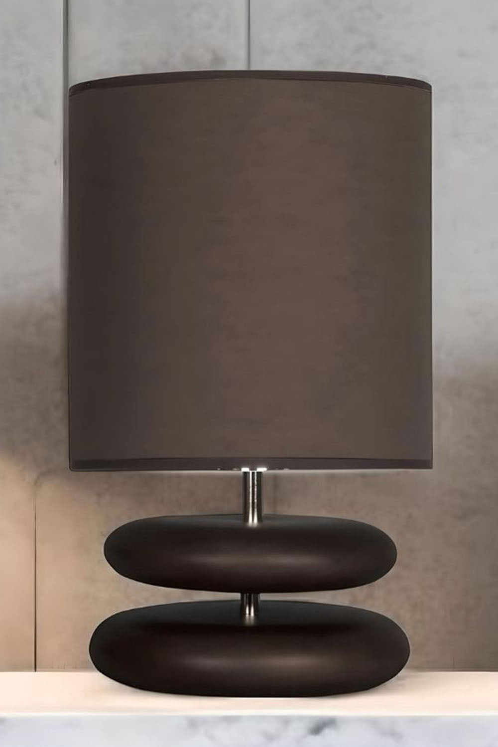 Moena Studio-Koyu Ceviz Ahşap Gövdeli Masa Lambası – Kahverengi Kumaş Şapkalı, Modern El Yapımı Tasarım-Abajur-2-Milagron.com