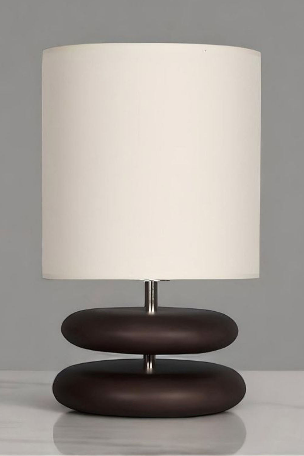 Moena Studio-Koyu Ceviz Ahşap Gövdeli Masa Lambası – Krem Kumaş Şapkalı, Modern El Yapımı Tasarım-Abajur-2-Milagron.com