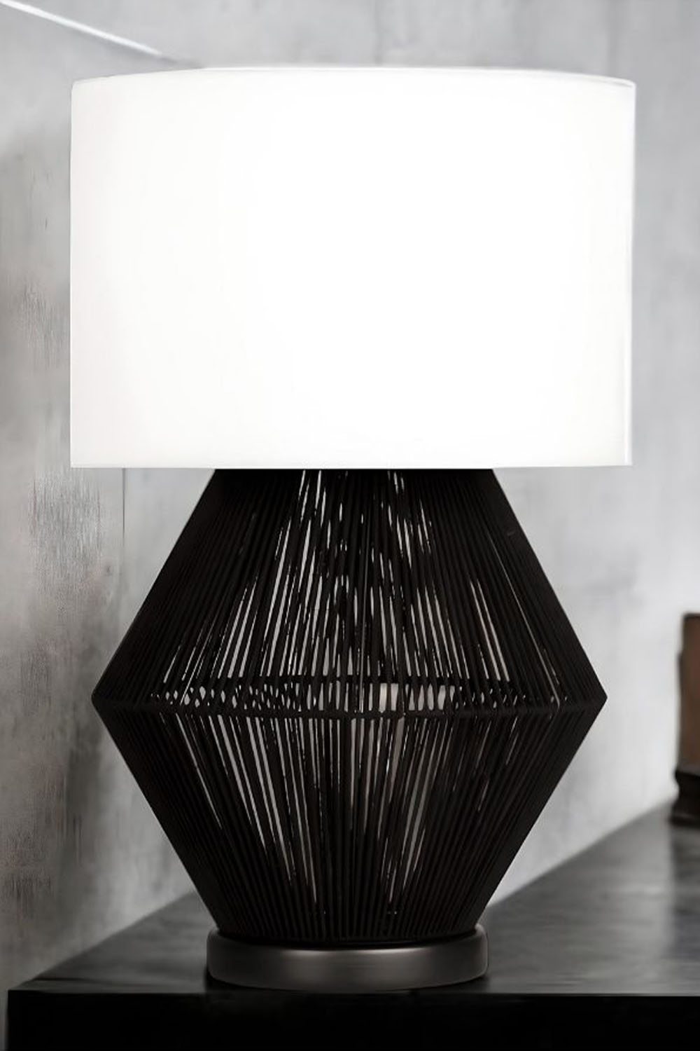 Moena Studio-Luna Noir Abajur – Siyah Modern Tel Gövdeli, Krem Kumaş Şapkalı Abajur-Abajur-2-Milagron.com