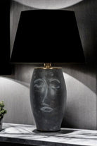 Moena Studio-Siyah Abajurlu Yüz Figürlü Seramik Masa Lambası - Siyah Başlık-Abajur-3-Milagron.com