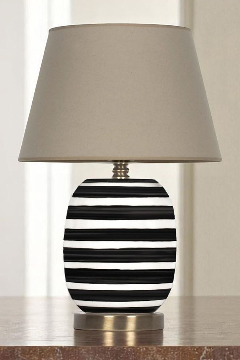 Moena Studio-Siyah Beyaz Çizgili Madrıd Seramik Masa Lambası – Bej Başlık-Abajur-2-Milagron.com