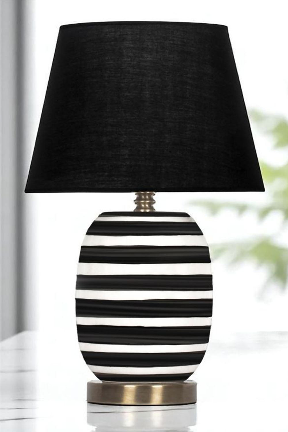 Moena Studio-Siyah Beyaz Çizgili Madrıd Seramik Masa Lambası – Siyah Başlık-Abajur-2-Milagron.com