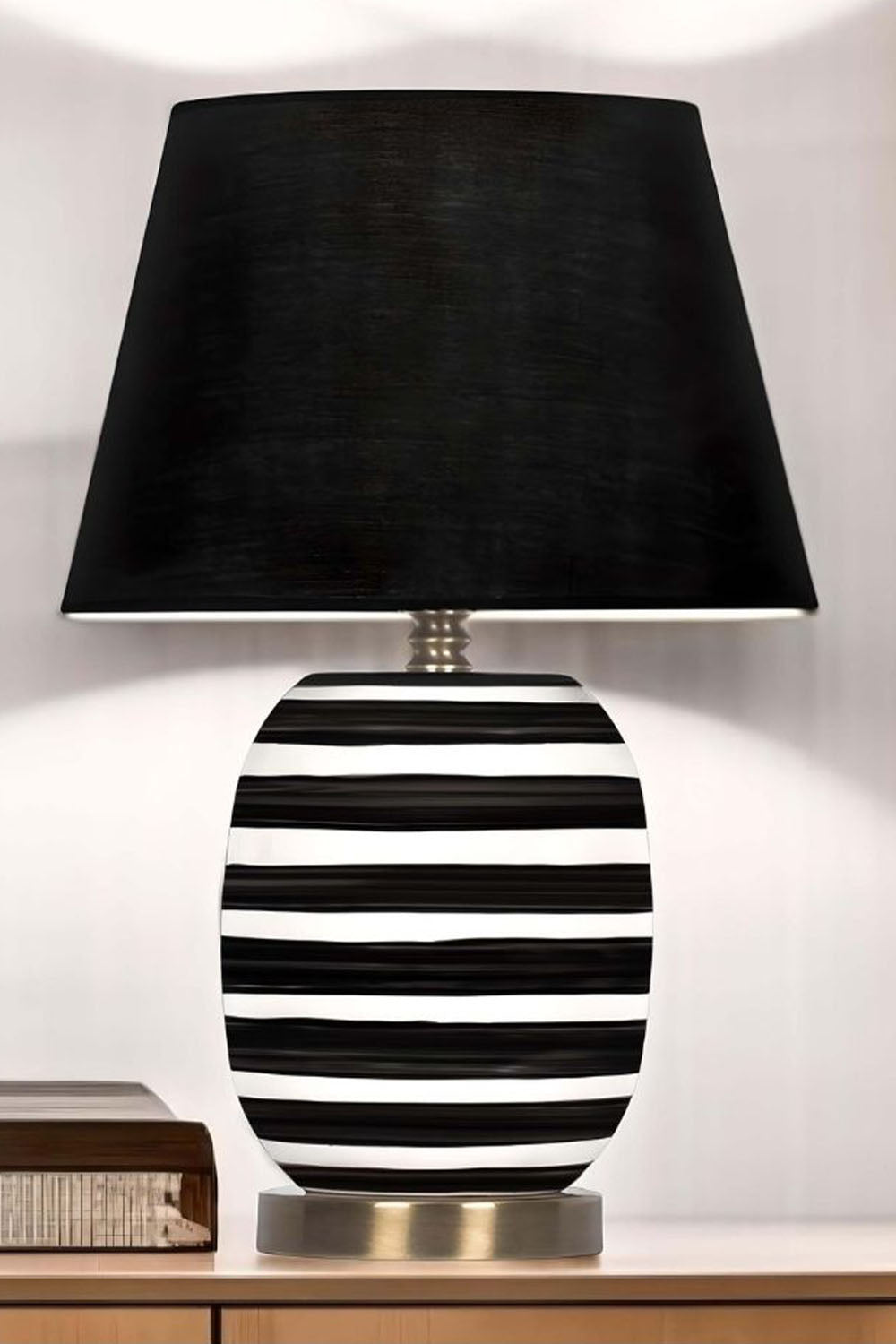Moena Studio-Siyah Beyaz Çizgili Madrıd Seramik Masa Lambası – Siyah Başlık-Abajur-3-Milagron.com