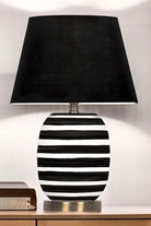 Moena Studio-Siyah Beyaz Çizgili Madrıd Seramik Masa Lambası – Siyah Başlık-Abajur-3-Milagron.com