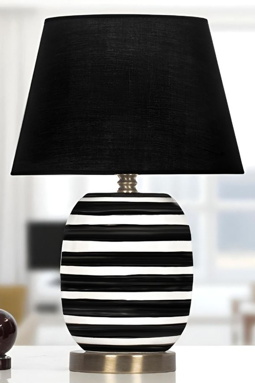 Moena Studio-Siyah Beyaz Çizgili Madrıd Seramik Masa Lambası – Siyah Başlık-Abajur-5-Milagron.com