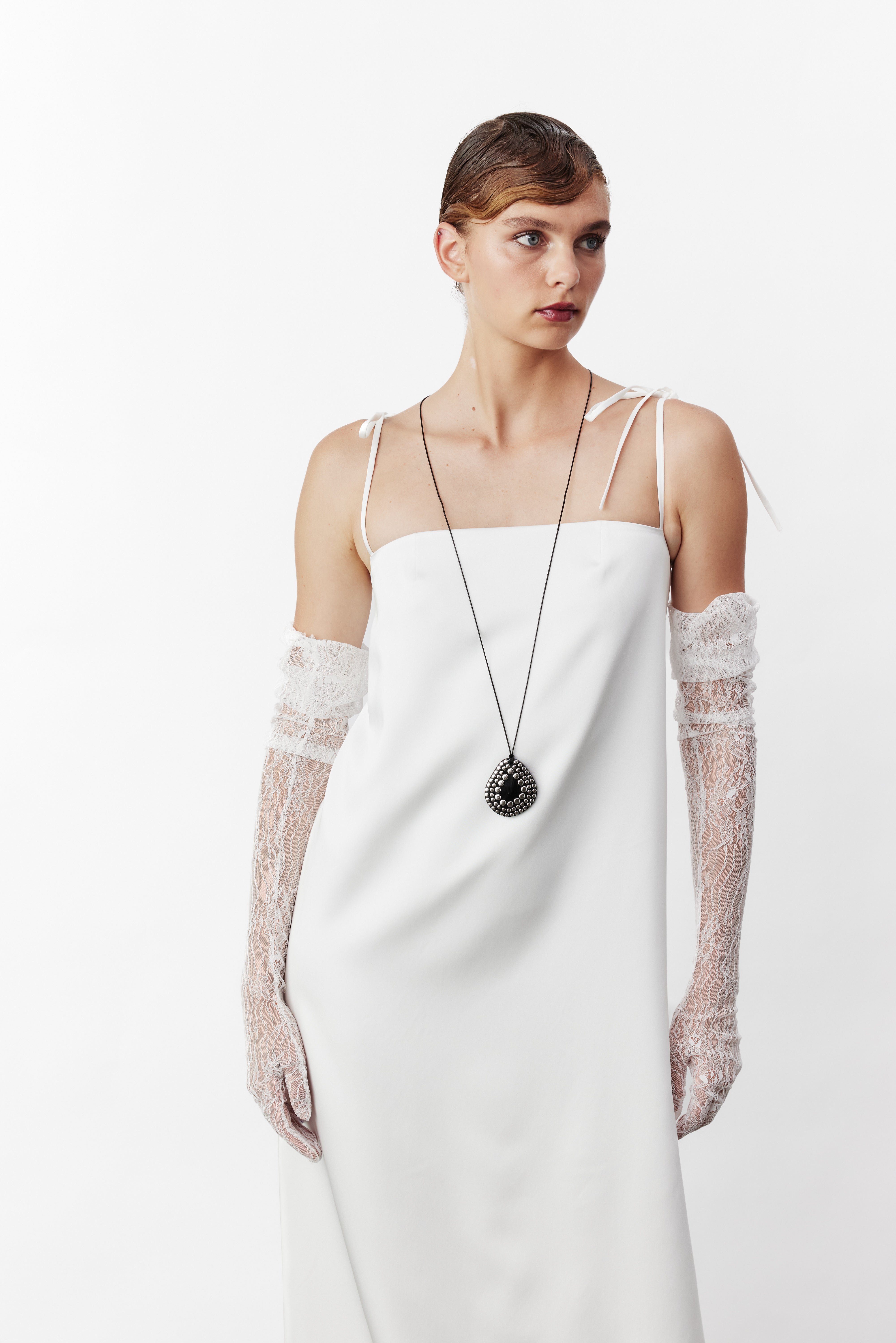 Nazlı Ceren-Aella Saten Elbise Beyaz-Elbise-2-Milagron.com