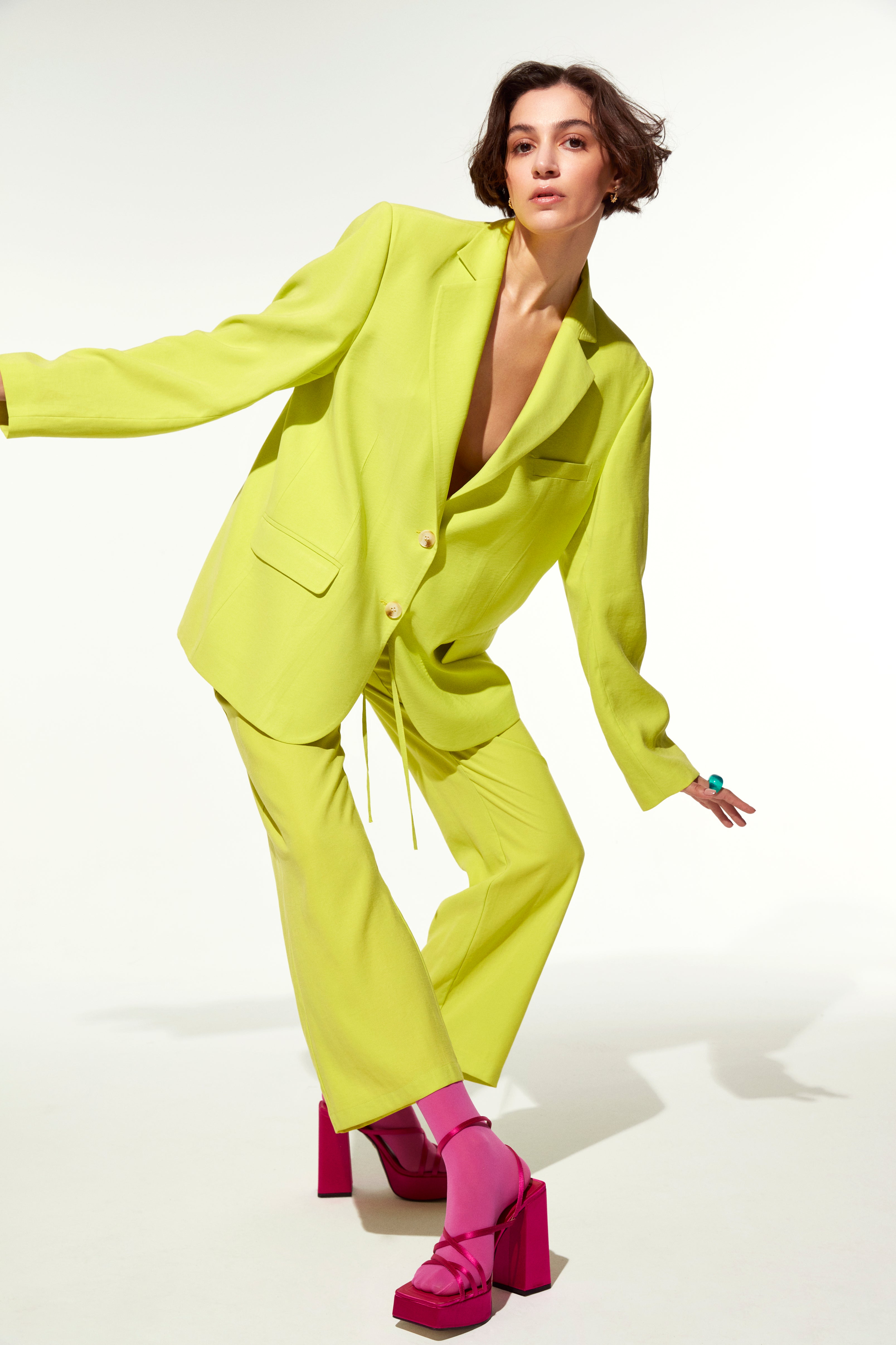 Nazlı Ceren-Boxy Oversize Blazer Lime-Ceket-4-Milagron.com