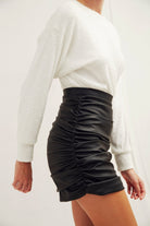 Nazlı Ceren-Chels Vegan Deri Mini Etek Black-Etek-5-Milagron.com