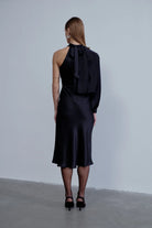 Nazlı Ceren-Emillien Asimetrik Saten Elbise Noire-Elbise-2-Milagron.com