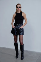 Nazlı Ceren-Louis Vegan Deri Şort-Şort-1-Milagron.com