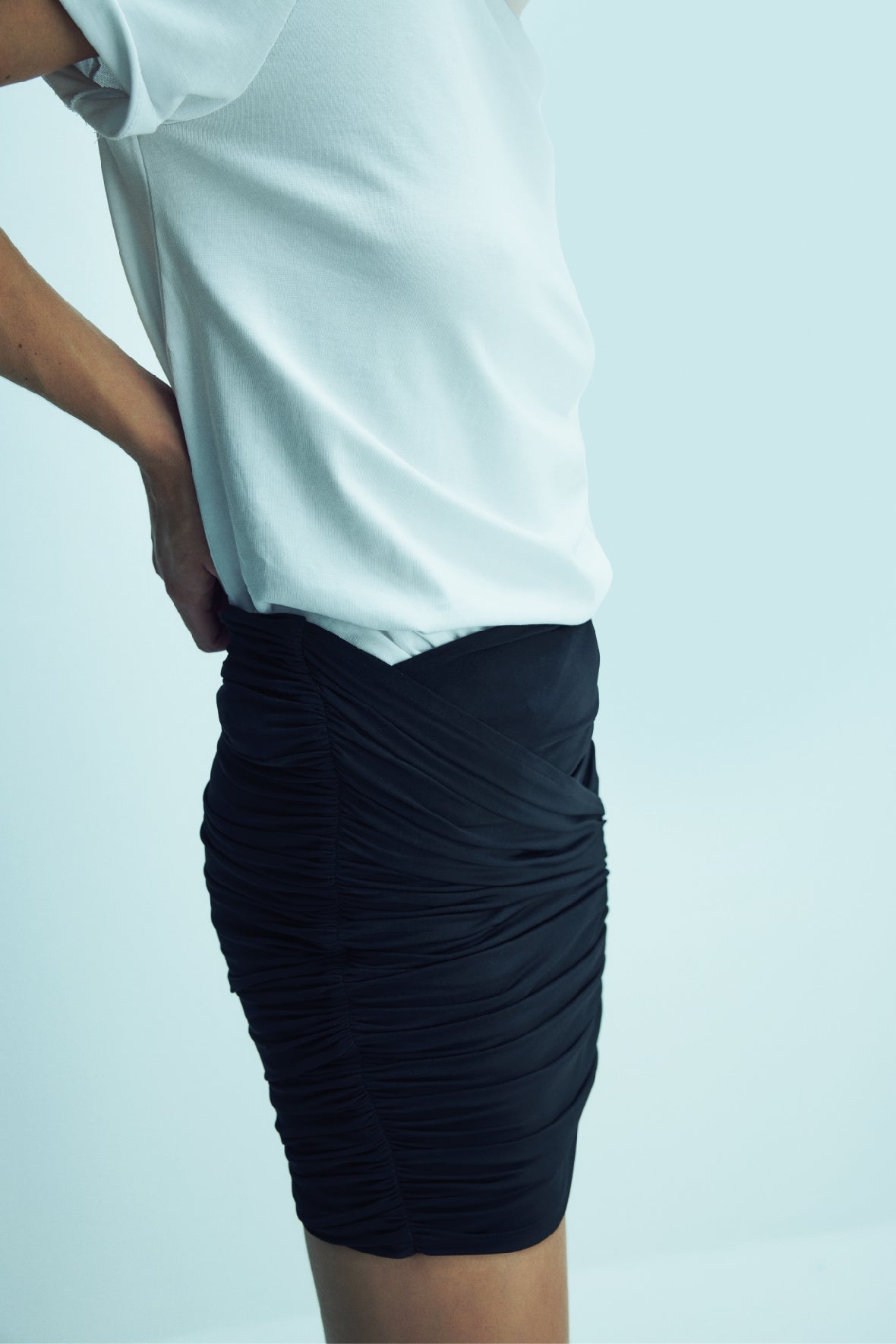 Nazlı Ceren-Micha Mini Asimetrik Jarse Etek Black-Etek-7-Milagron.com