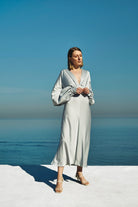 Nazlı Ceren-Mila V Yaka Saten Elbise Gri-Elbise-3-Milagron.com