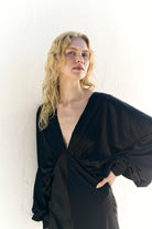 Nazlı Ceren-Mila V Yaka Saten Elbise Siyah-Elbise-7-Milagron.com