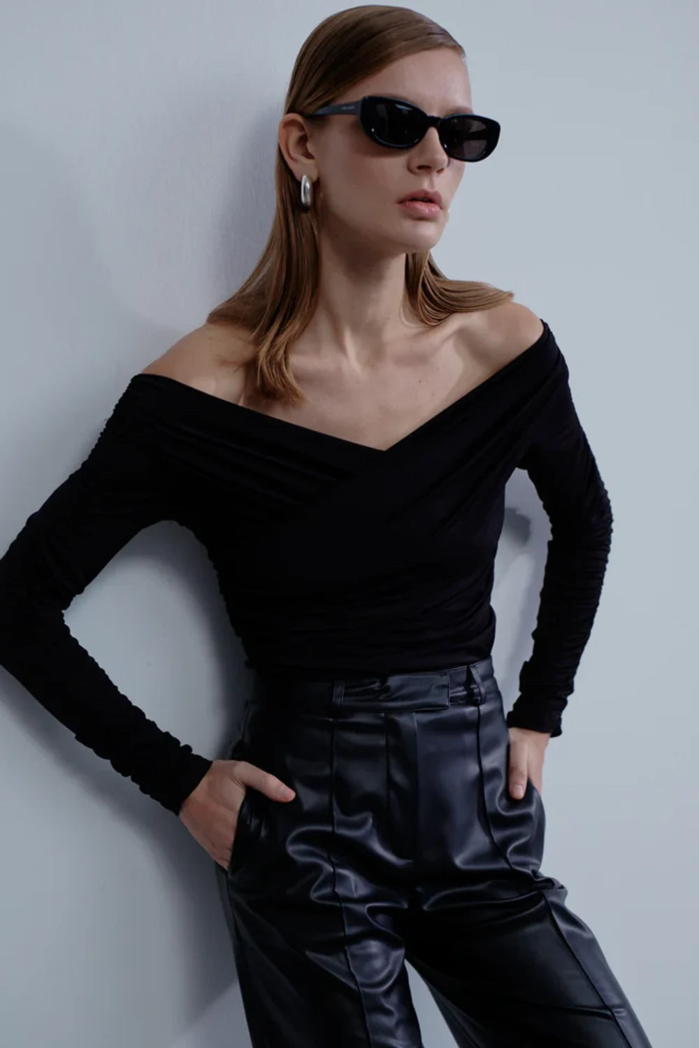 Nazlı Ceren-Millie Straight Cut Vegan Deri Pantolon-Deri Pantolon-2-Milagron.com