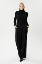 Nilgün Mirza-Bol Paça Pileli Cepli Rahat Kalıp Dökümlü Pantolon-Pantolon-2-Milagron.com