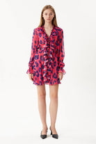 Nilgün Mirza-Leopar Desenli Fırfır Detaylı Öden Birit Düğmeli Beli Lastikli Rahat Kesim Mini Şifon Elbise-Elbise-2-Milagron.com