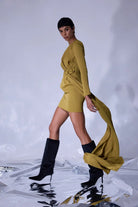 Nilgün Mirza-Ophira Drapeli Belinde Sıradışı Bir Tasarımı Olan Vücudu Saran Mini Elbise-Elbise-3-Milagron.com