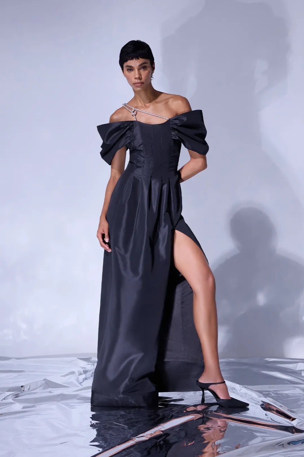 Nilgün Mirza-Phedora Taşlı Aksesuar Detaylı Bele Oturan Tafta Abiye Elbise-Elbise-2-Milagron.com