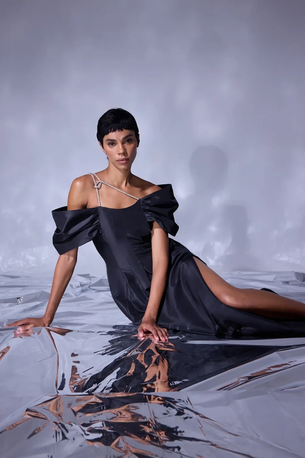 Nilgün Mirza-Phedora Taşlı Aksesuar Detaylı Bele Oturan Tafta Abiye Elbise-Elbise-3-Milagron.com