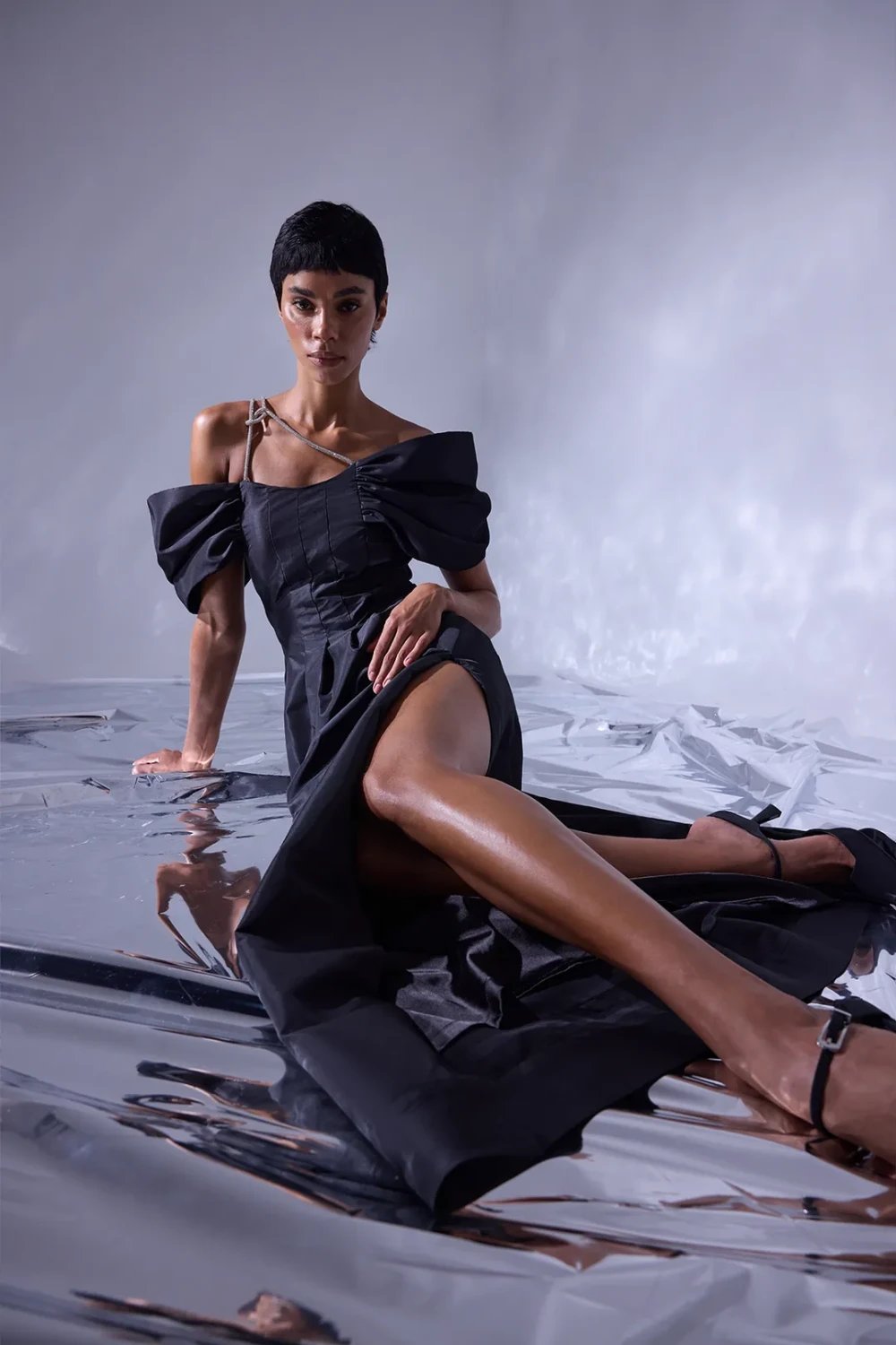 Nilgün Mirza-Phedora Taşlı Aksesuar Detaylı Bele Oturan Tafta Abiye Elbise-Elbise-4-Milagron.com