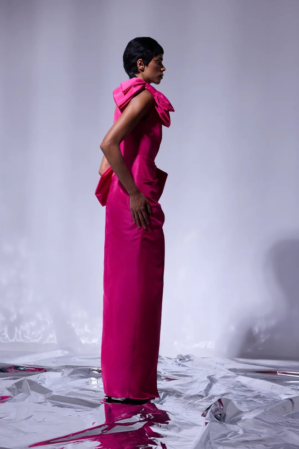 Nilgün Mirza-Rhea Bele Oturan Drape Detaylı Yırtmaçlı Büyük Fiyonklu Tafta Abiye Elbise-Elbise-4-Milagron.com