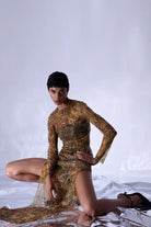 Nilgün Mirza-Yılan Desenli Payet Kumaş İki Yandan Uzun Yırtmaçlı Yuvarlak Yaka Fermuarlı Uzun Gece Elbisesi-Elbise-2-Milagron.com