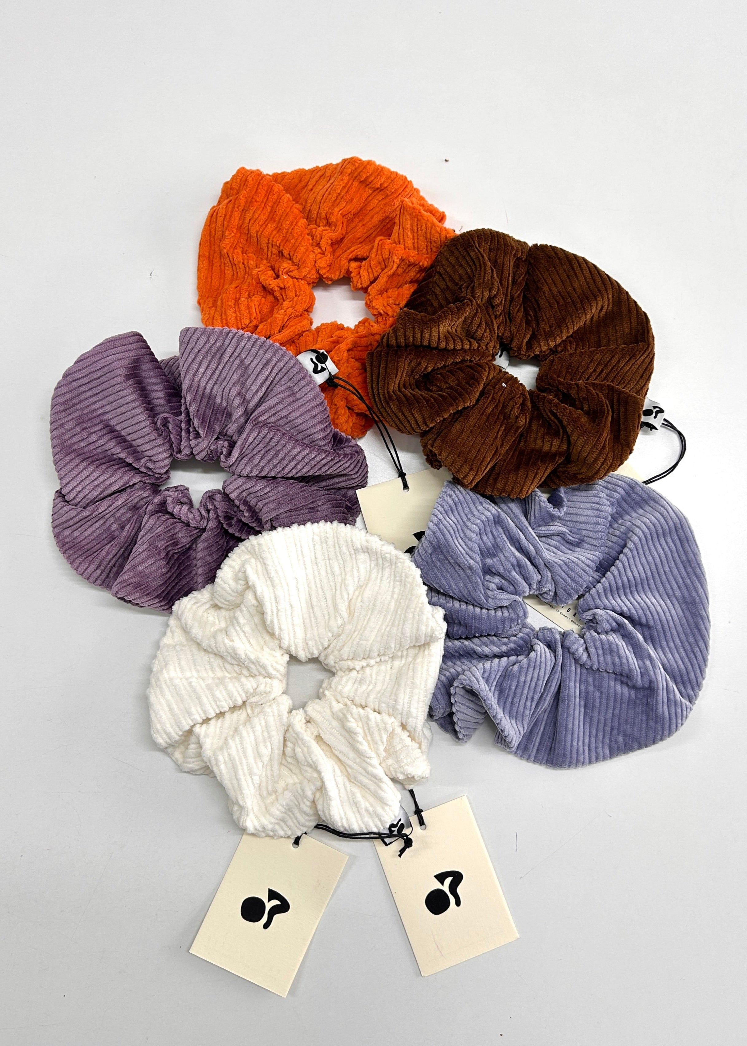 Oh Seven Days-Scrunchie-1-Milagron.com