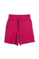 One Of Us-Agnes Shows Off Uzun Şort-Şort-4-Milagron.com