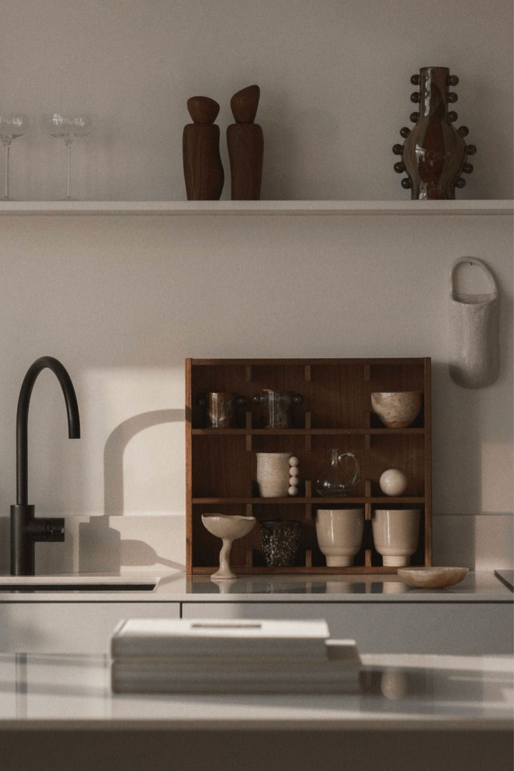 Paledin Design-Kaffe 3 - Kızıl Kahve-Duvar Rafı-1-Milagron.com