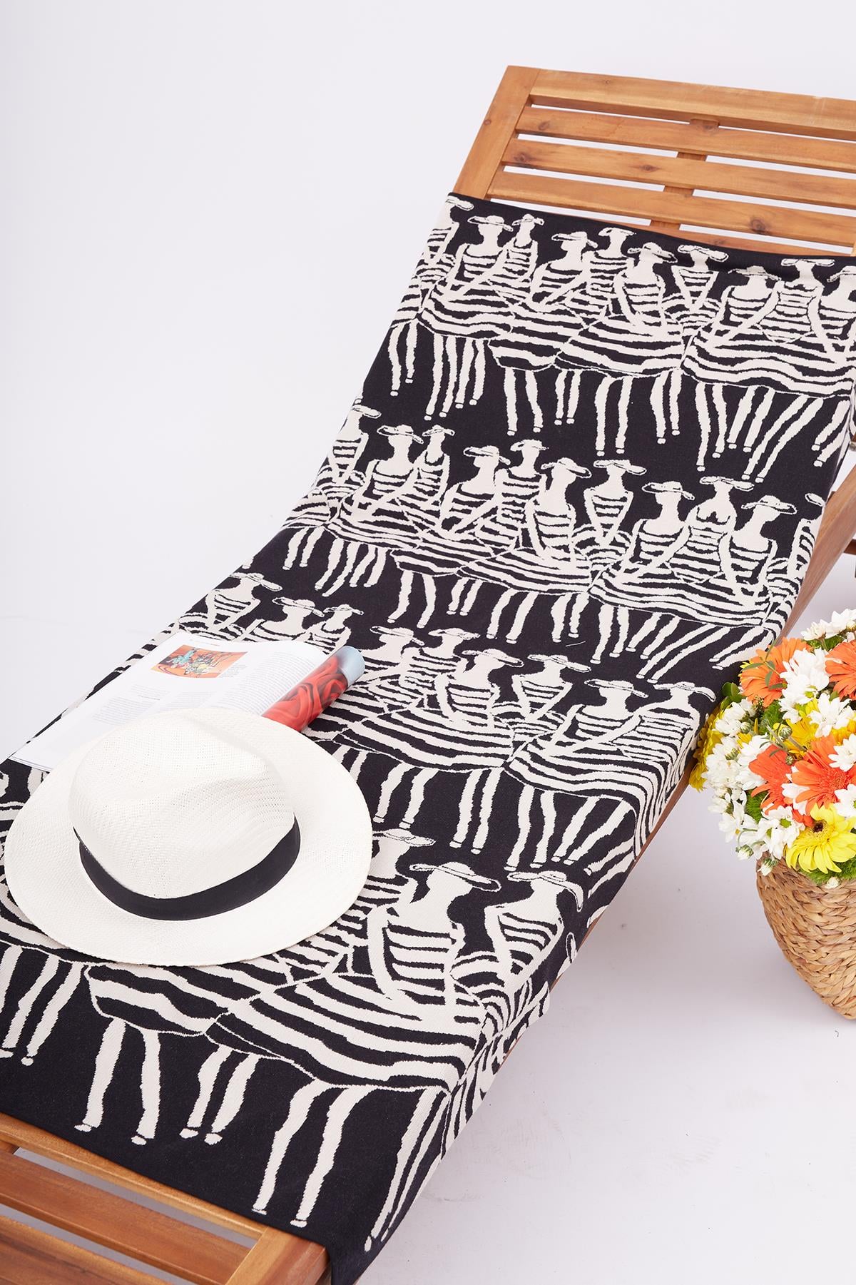 Peraluna Beach Girls Beach Towel Jakarlı Pamuklu Plaj Örtüsü - Siyah/Beyaz