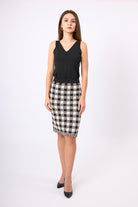 Peraluna-Diana Pötikare Kadın Diz Üstü Triko Etek Siyah/Ekru-Etek-9-Milagron.com