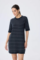 Peraluna-Faye Çizgi Detaylı Mini Yazlık Triko Elbise Si̇yah / Beyaz Çi̇zgi̇li̇-Elbise-3-Milagron.com